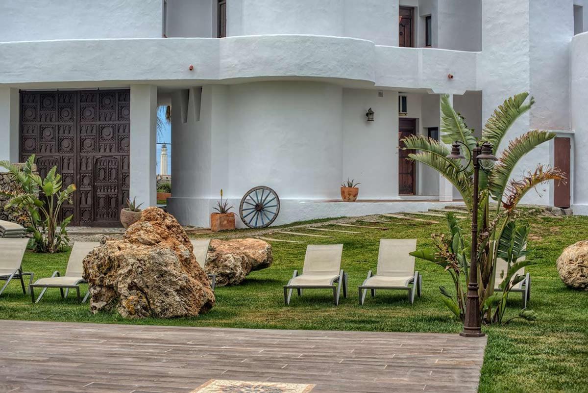 Apartamentos Turisticos Bahia De Trafalgar Zahora Exteriör bild