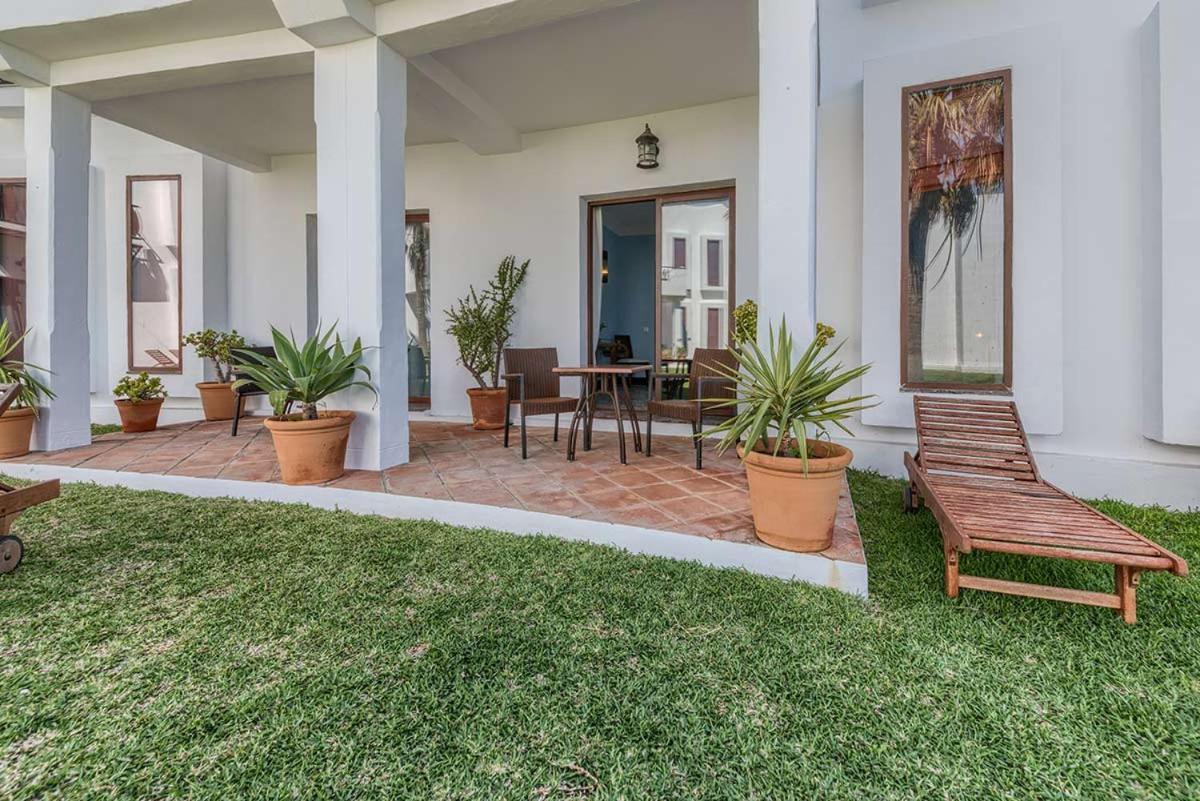 Apartamentos Turisticos Bahia De Trafalgar Zahora Exteriör bild